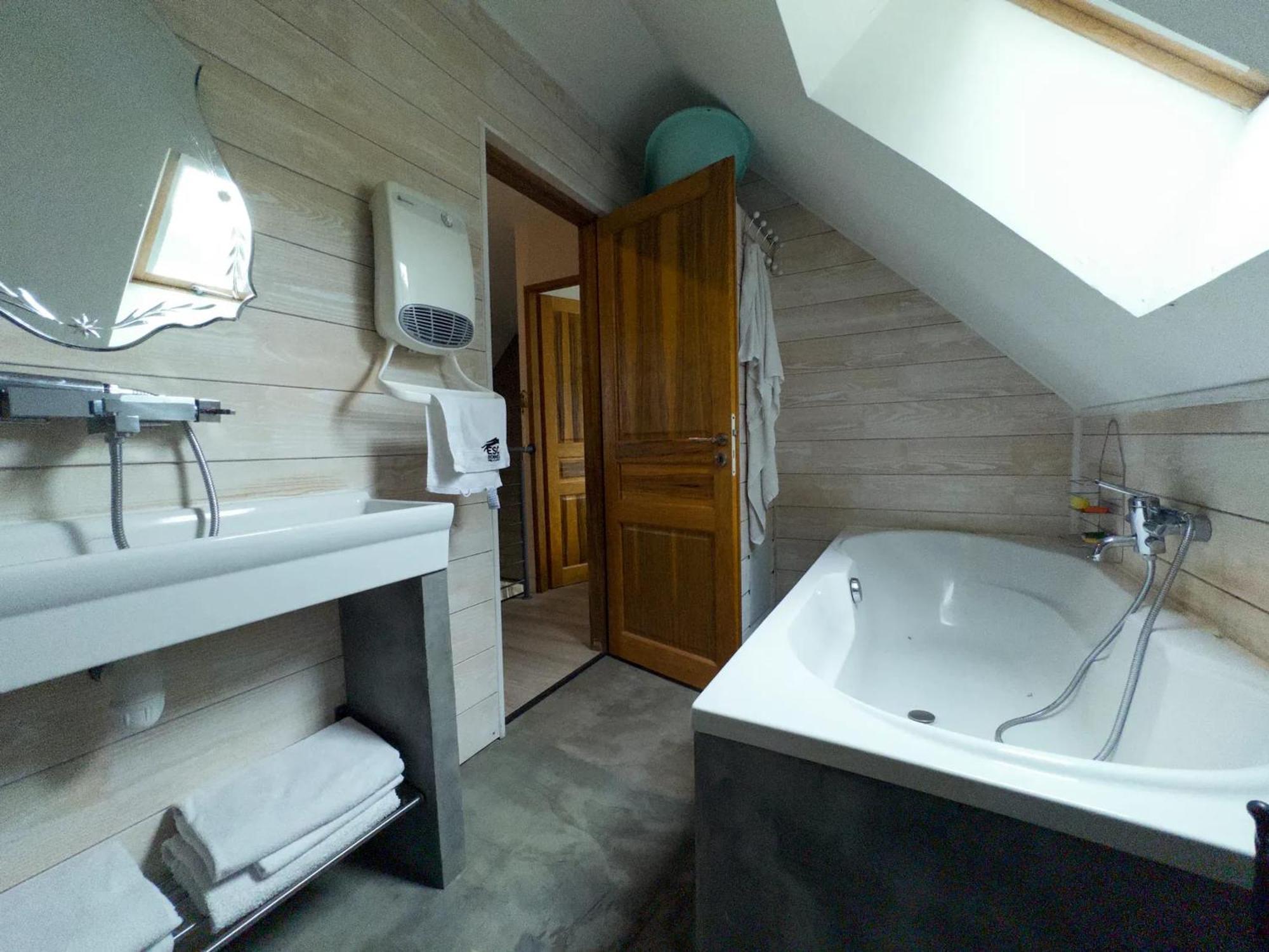 Chalet Chaleureux A Marigny-L'Eglise Avec Vue Sur Lac Et Montagne Ngoại thất bức ảnh